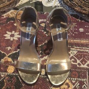 Steve Madden Gold Metallic heels size 7